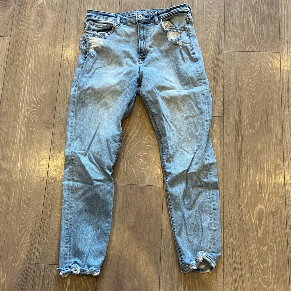 American Eagle Straight Mom Jeans